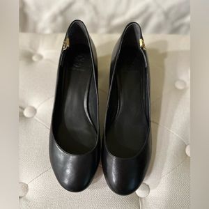 TORY BURCH Elizabeth Round Toe Pump